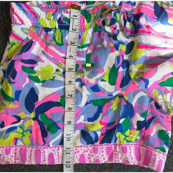 Lilly Pulitzer women's Katia Shorts Havin a Blast Size small Rayon Colorful Pink - Picture 7 of 8